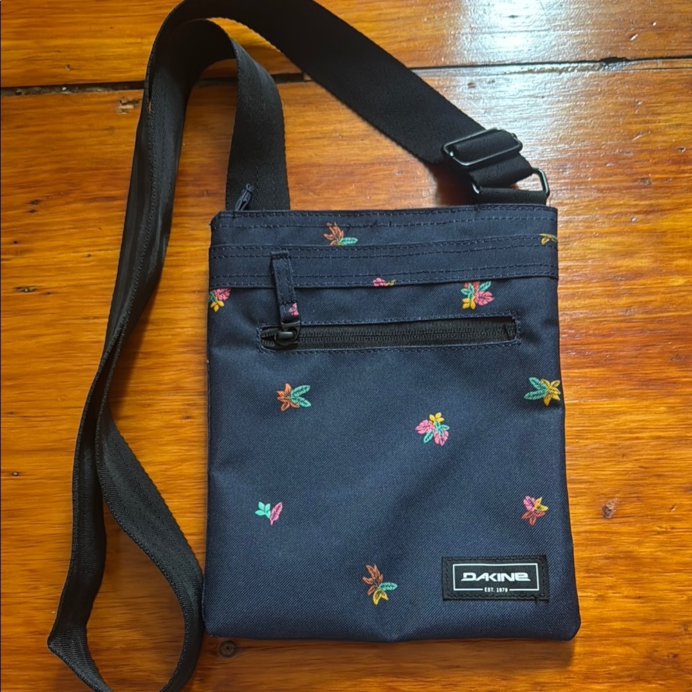 Dakine Black Messenger Bag with Adjustable Strap
